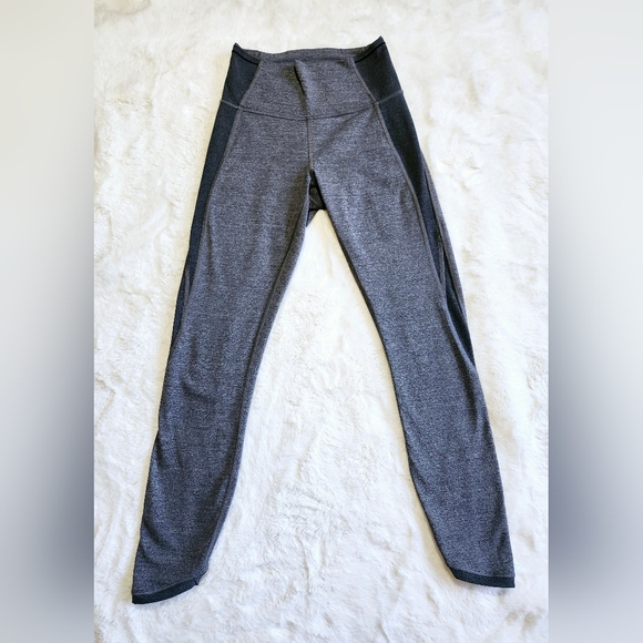 Lululemon Featherlight Tight Size 4. - Picture 6 of 15